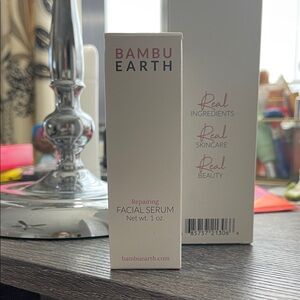 Repairing Facial Serum - White